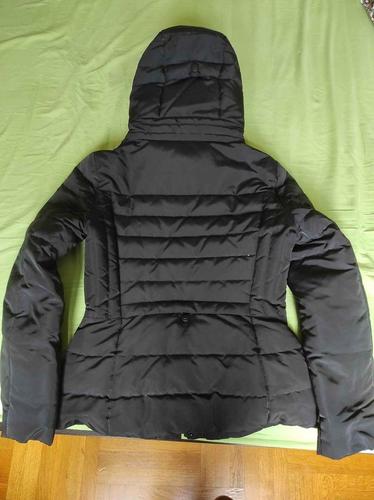 Zara jakna,dobro očuvana.M broj.067270911. 30e.Nije fiksna c