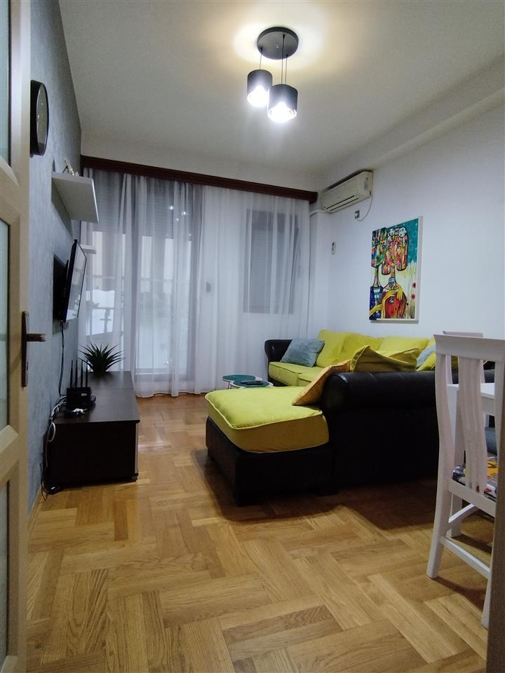 Dvosoban-namješten-stan-u-centru-Budve