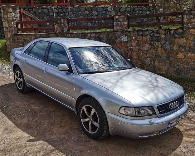 Audi A8 quattro2.5 110 kw