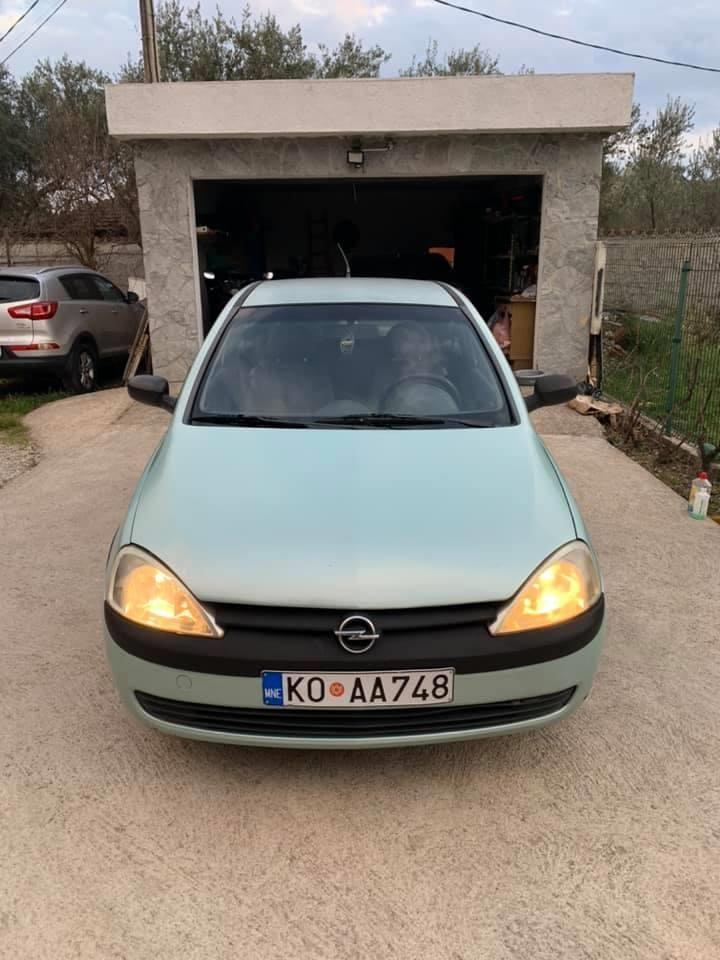Opel-Corsa-1-0-benzin-2001g