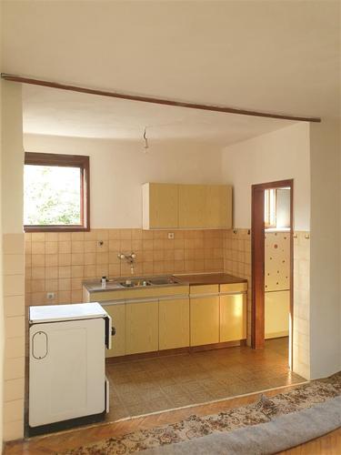 Izdajem kucu povrsine 100m2 