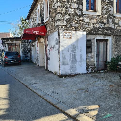 IZDAJEM LOKALNE PROSTORE