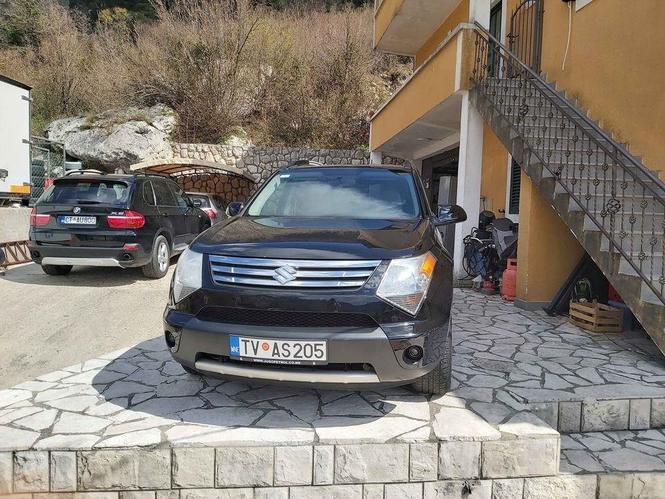 Automobili