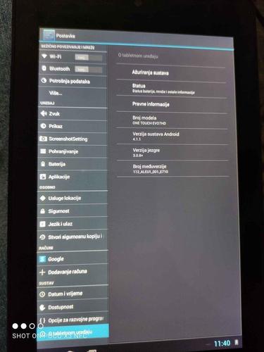 Tablet Alcatel
Sve radi mesto za karticu I za memorisku kart