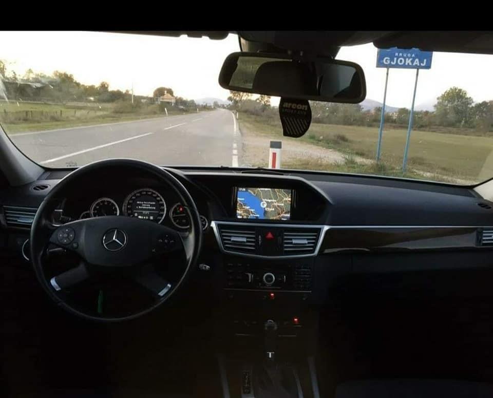 MERCEDES-E220