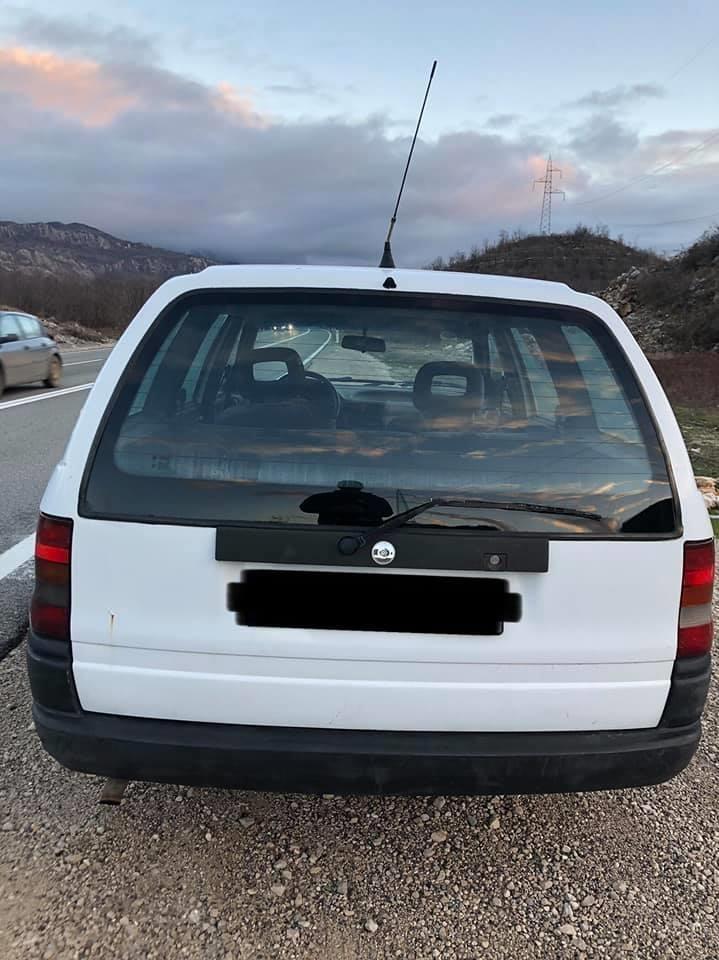 Opel-Astra-1-4b+p-u-odlicnom-stanju-utegnuta-registrovana-do