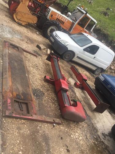 Auto dizalica za servis