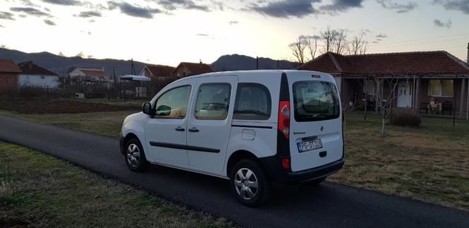 Prodajem auto