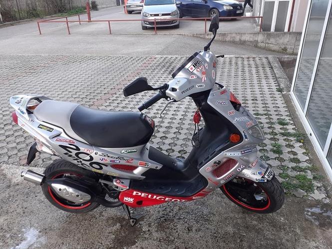 Prodajem motor peugeot speed fight 2
