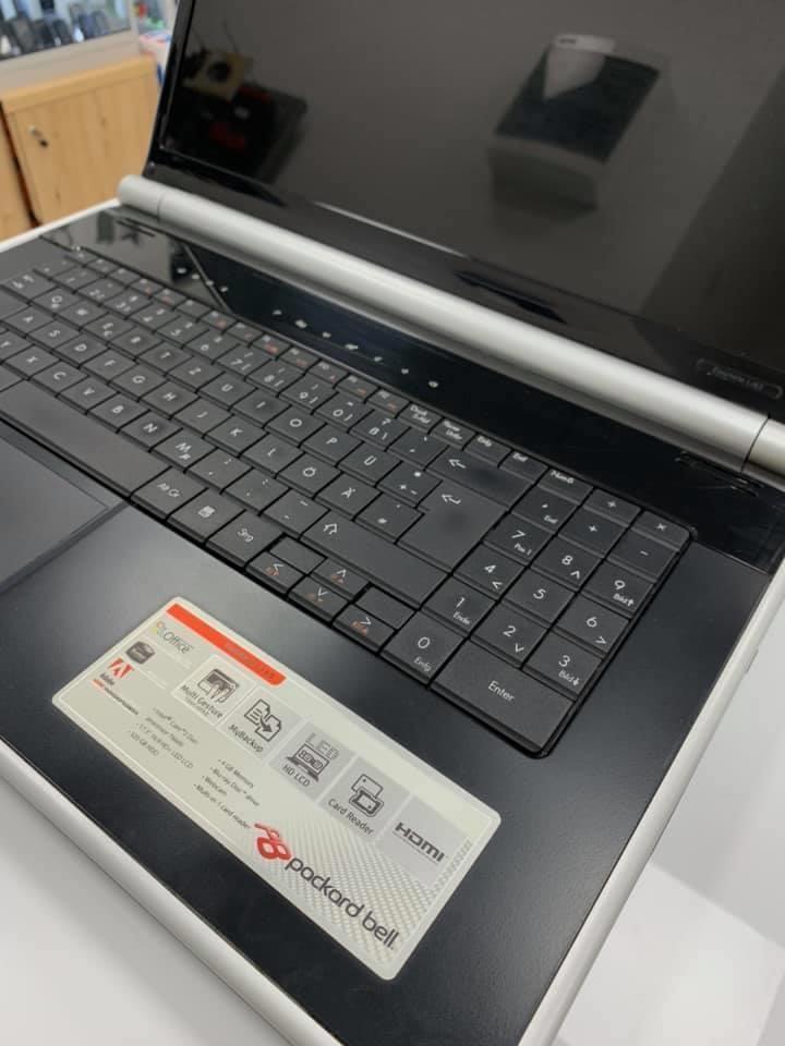 Prodajem-laptop-Packard-bell