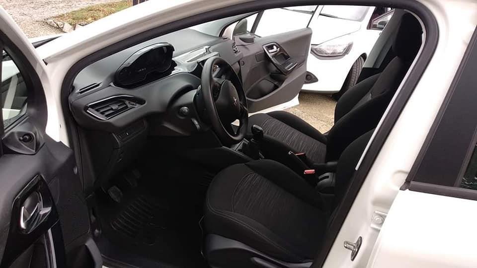 Peugeot-208