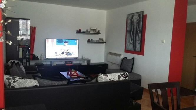 Prodajem dvosoban stan 75 m2 u Bloku 6