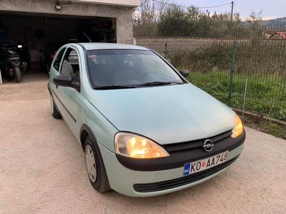 Opel-Corsa-1-0-benzin-2001g