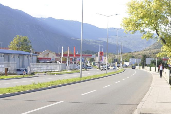 Prodaje se dvospratna kuća starije gradnje, u Danilovgradu,