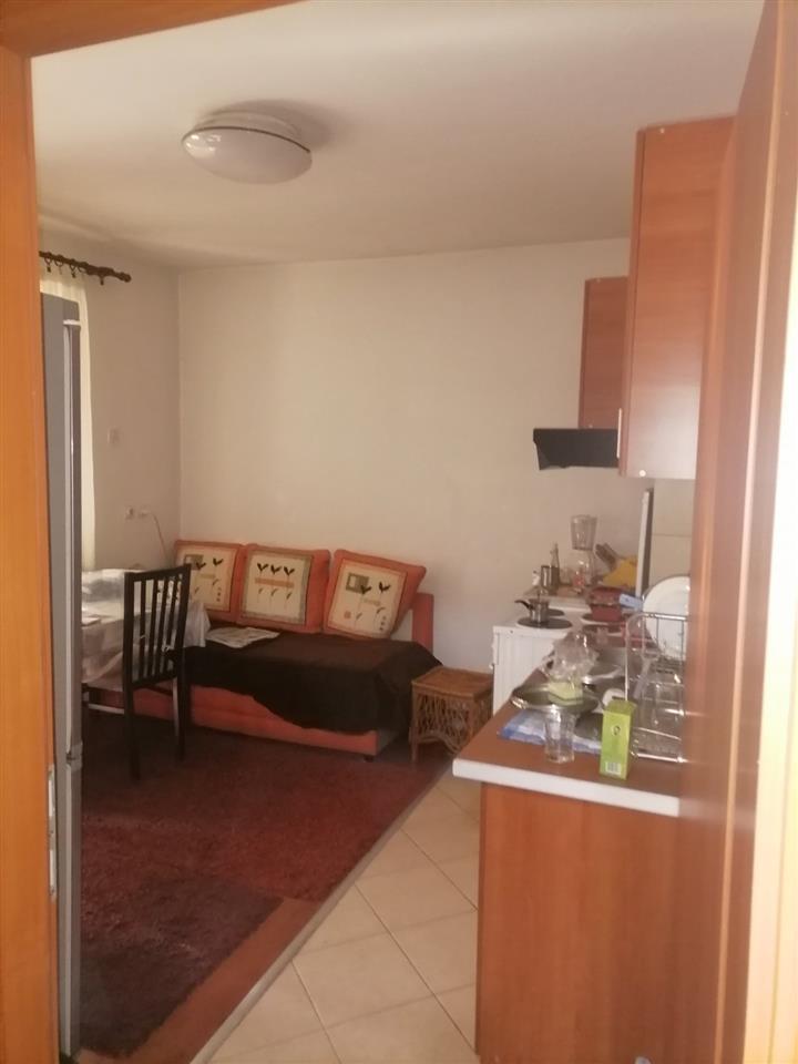 PRODAJA--JEDNOSOBAN-PREKO-MORACE-