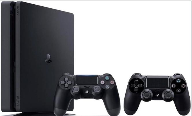 Playstation 4 slim+2 kontrolera+ 12 igrica na disku