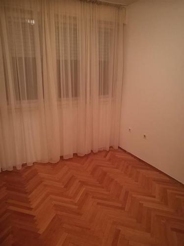 PRODAJA, DVOSOBAN KOD GINTASA