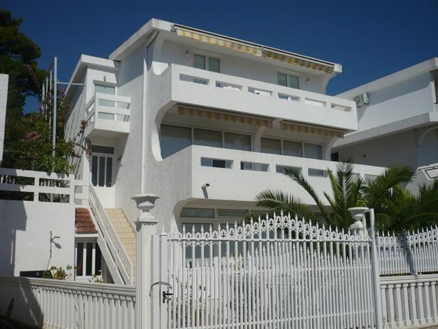Vila od 220m2 - nas. Zeleni Pojas, Bar