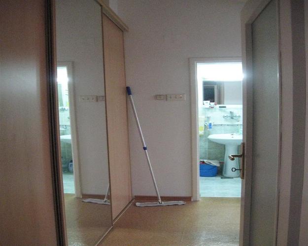 Stan povrsine 64 m2 na cetvrtom spratu zgrade