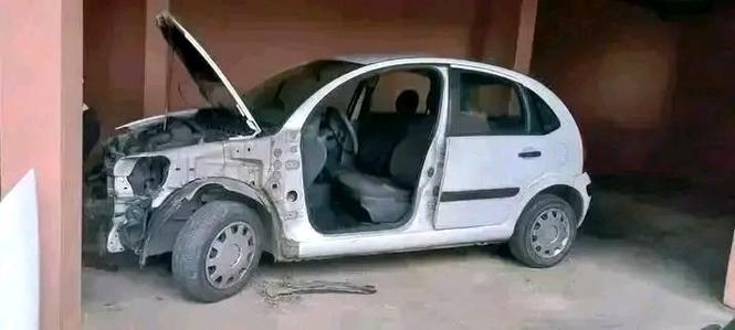 U.  .       DJELOVIMA.        CITROEN          C3.        :