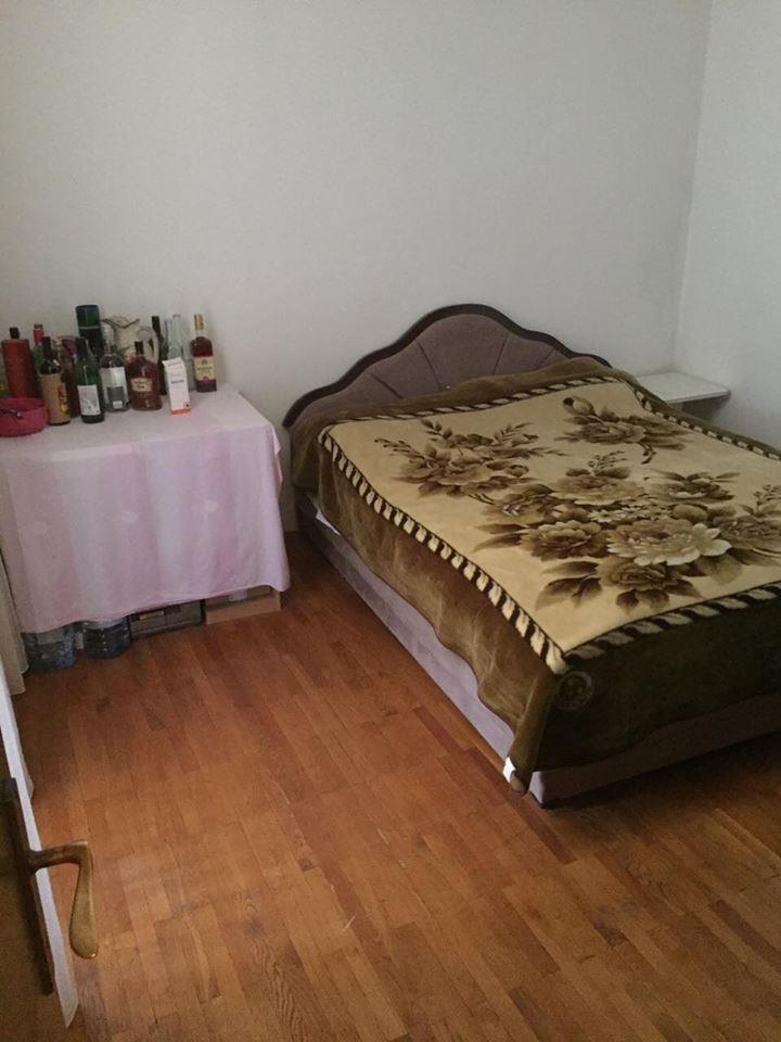 PRODAJA--TROSOBAN-BLOK-V--SOLITERI