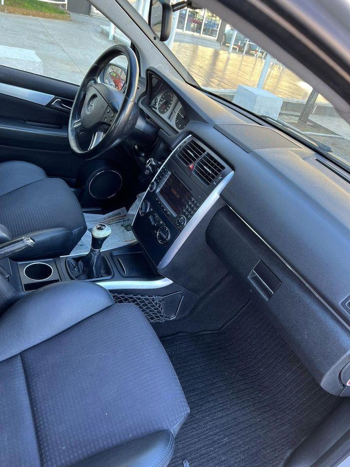 Pridaje-se-Mercedes-b200