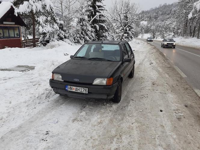 Prodajem ford fijestu registrovana do 15.05.