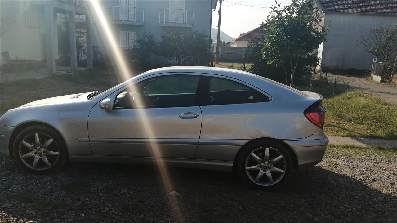 Mercedes-Benz-C220