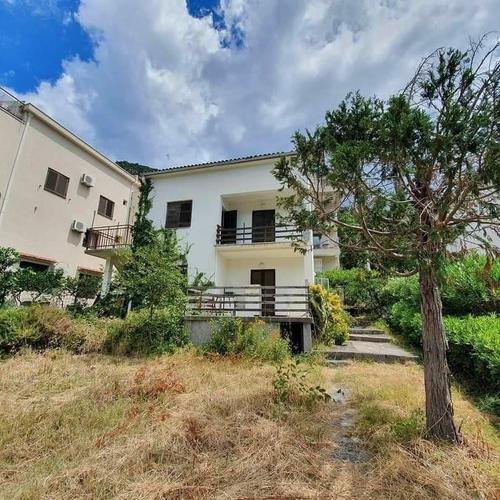 Kuća na prvoj liniji u Crnoj Gori, Tivat, Lepetane