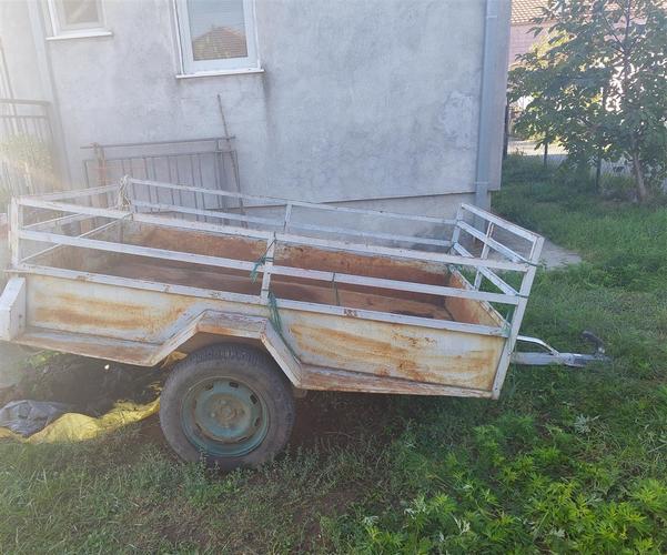 Prodajem auto prikolicu