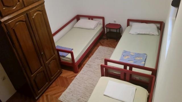 Izdajem-2-apartmana-Šušanj-Bar