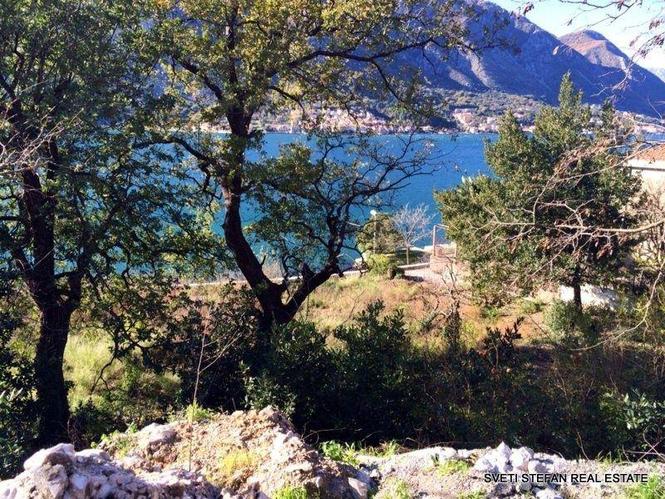 Plac povrsine 1000m2 Nalazi se u Dobroti