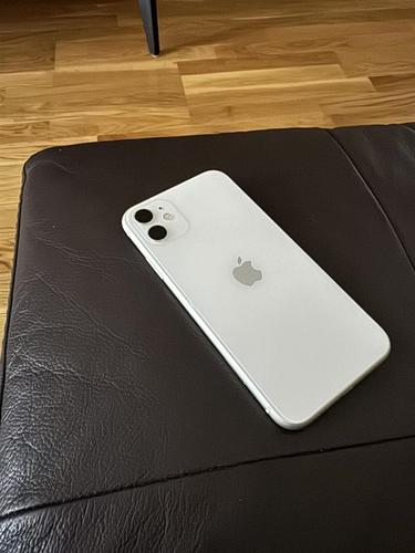 Prodajem iPhone 11