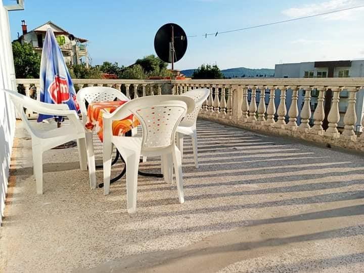 Izdajem-trosoban-stan