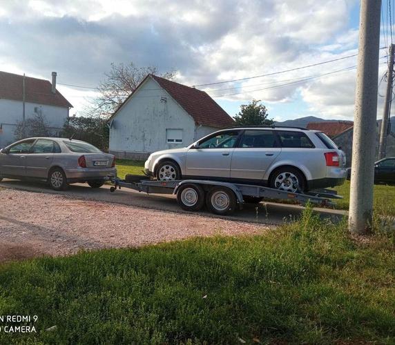 Prodajem auto prikolicu sa hidraulicnim navozom, 2003g