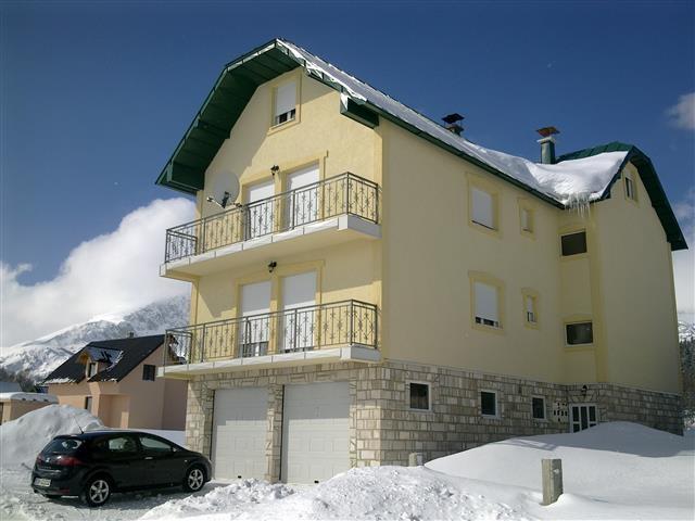 Kuca od 450m2 Moticki gaj bb