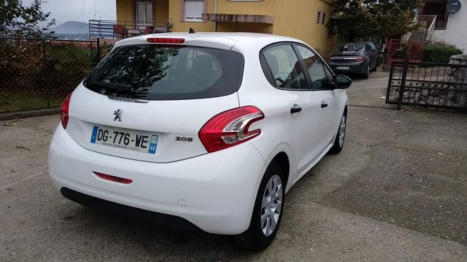 Peugeot-208
