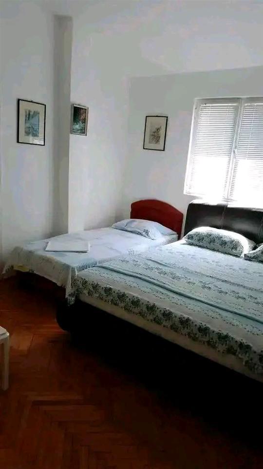 IZDAJEM-APARTMAN-OD-120-KVADRATA-SA-4--SOBE-2-KUPATILA-KUHIN