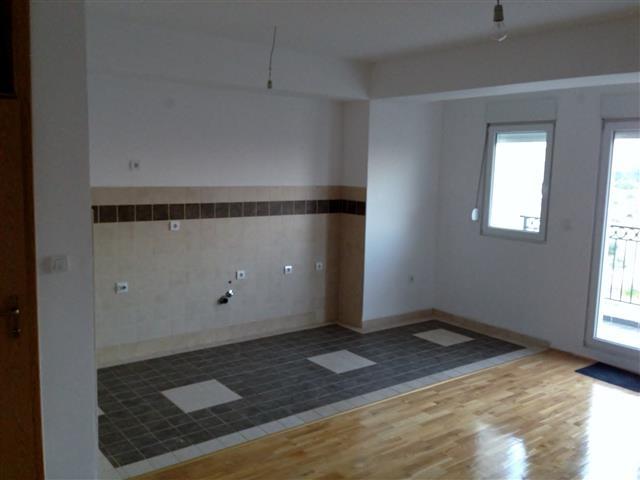 Izdajem stan od 60m2 u centru Podgorice 
