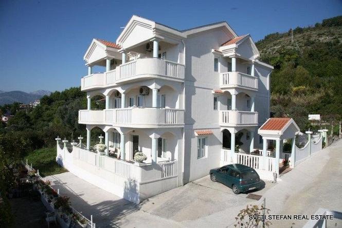 Vila povrsine 700 m2 Tivat