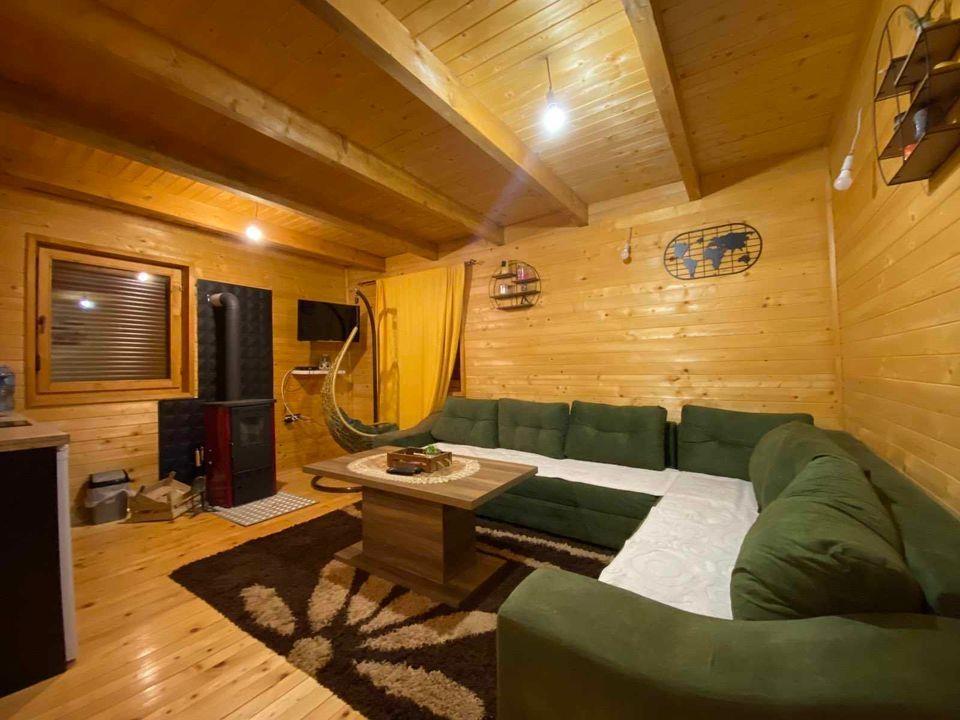 Izdaje-se-komforna-vikendica-u-Kolašinu-