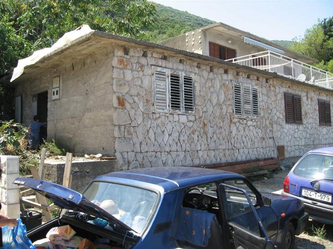Kamena kuca na 100 m od mora, Hrvatska
