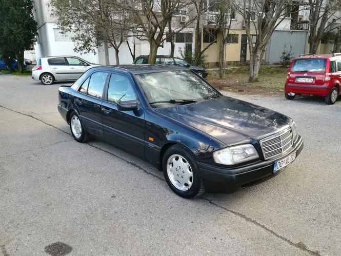 MERCEDES C KLASA 1.8 BENZIN PLIN UPISAN U SABRACAJNU GOD 95 