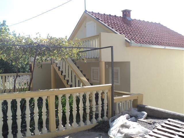 Porodicna kuca 56m2 u Sutomore, Ratac