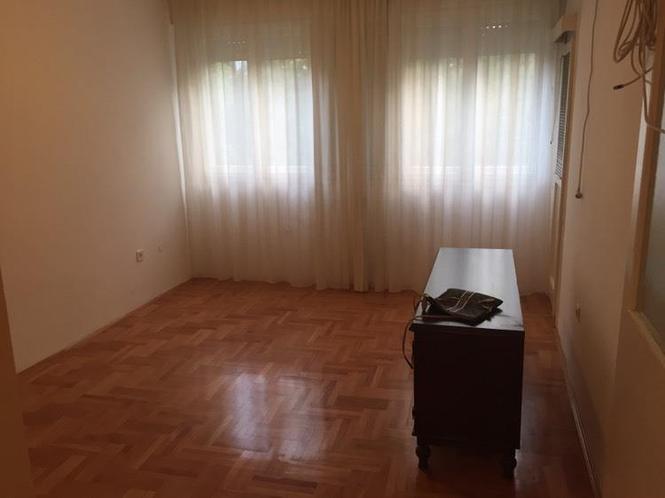 PRODAJA, DVOSOBAN KOD VELIKE PIJACE