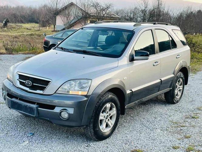 Kia sorento 2,5 crd 2003,uradjen servis, nove gume, registro