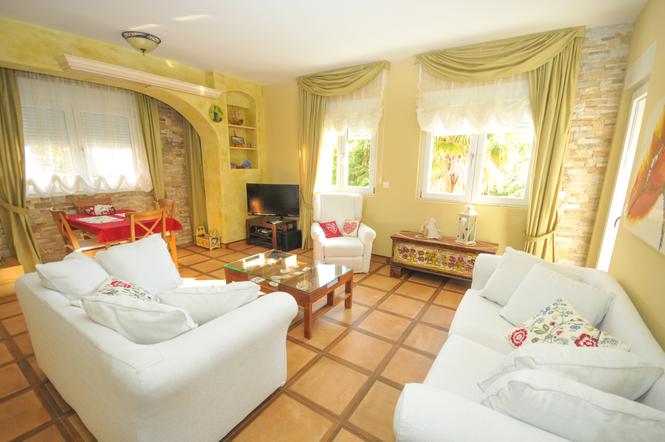 Iznajmljujem dvosoban Stan-Apartman, Budva,Centar