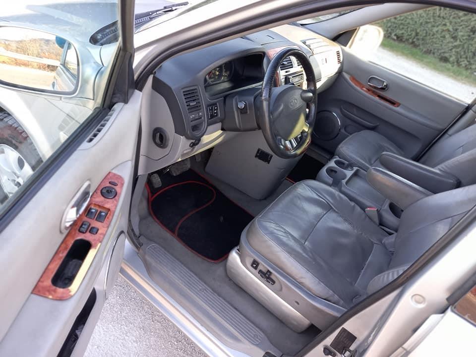 Kia-Carnival