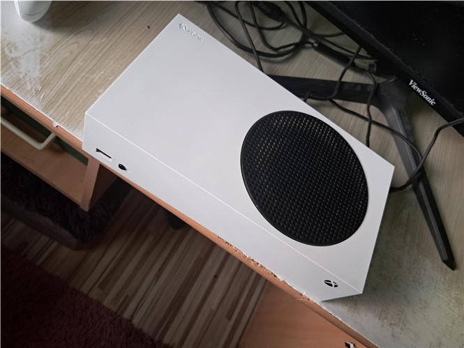 Prodajem Xbox series s 200e