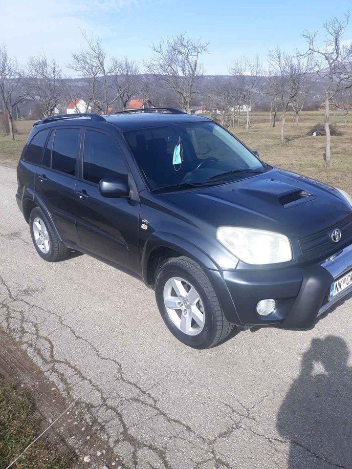 Prodajem-toyotu-RAV4--4x4
